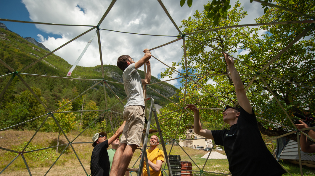 Geodesic dome construction